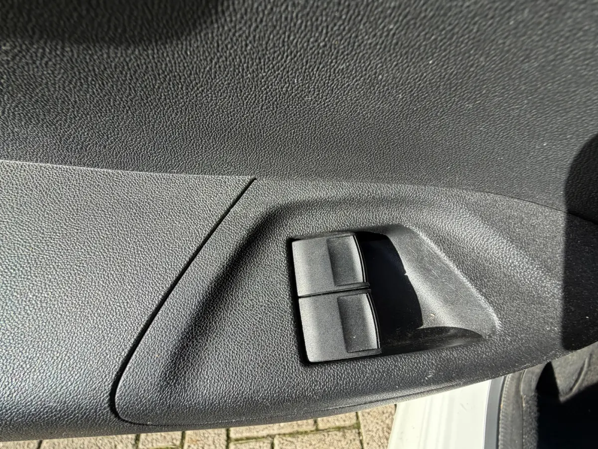 1.0 VVT-i x-play Automaat Camera Carplay