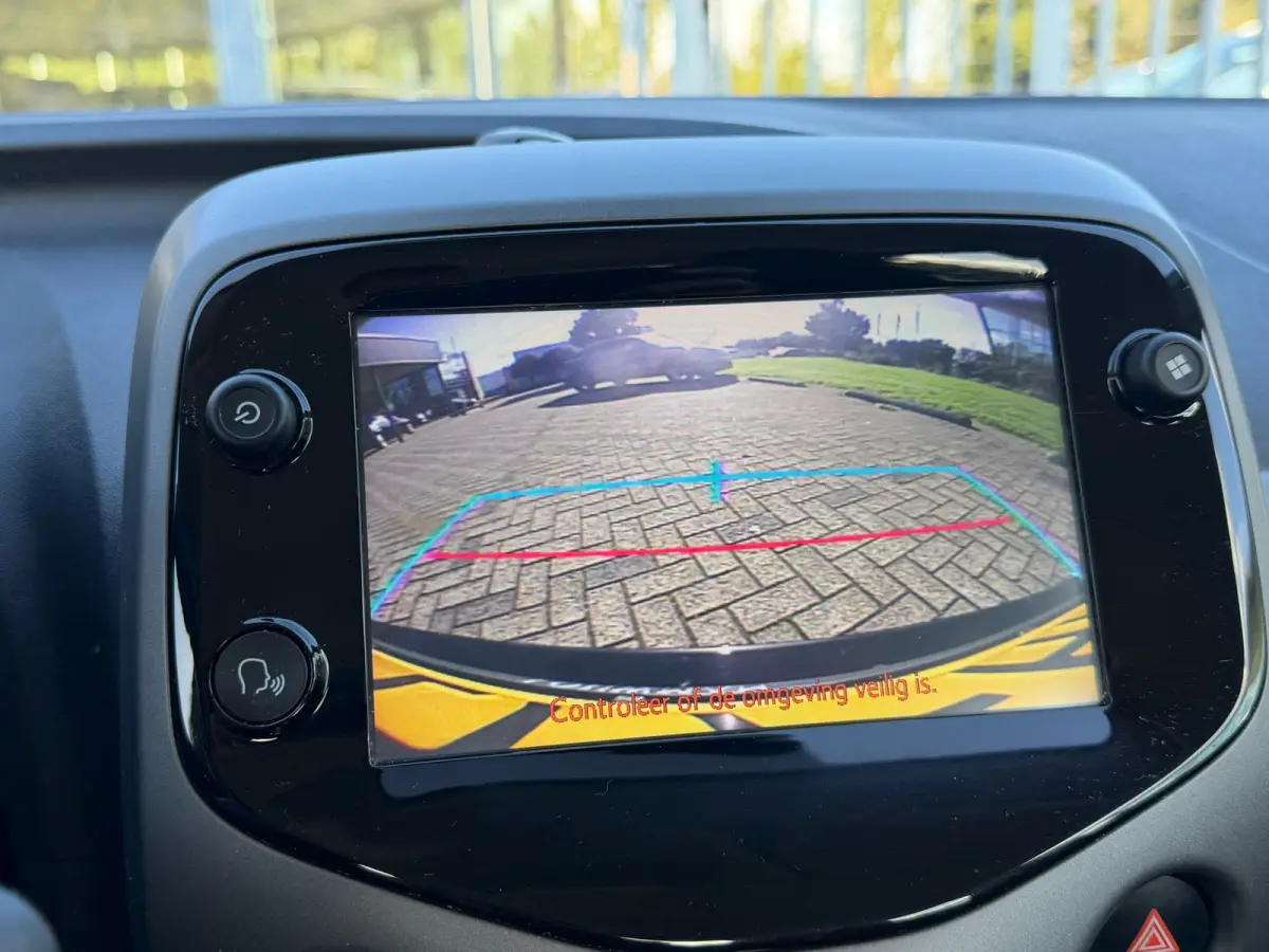 1.0 VVT-i x-play Automaat Camera Carplay