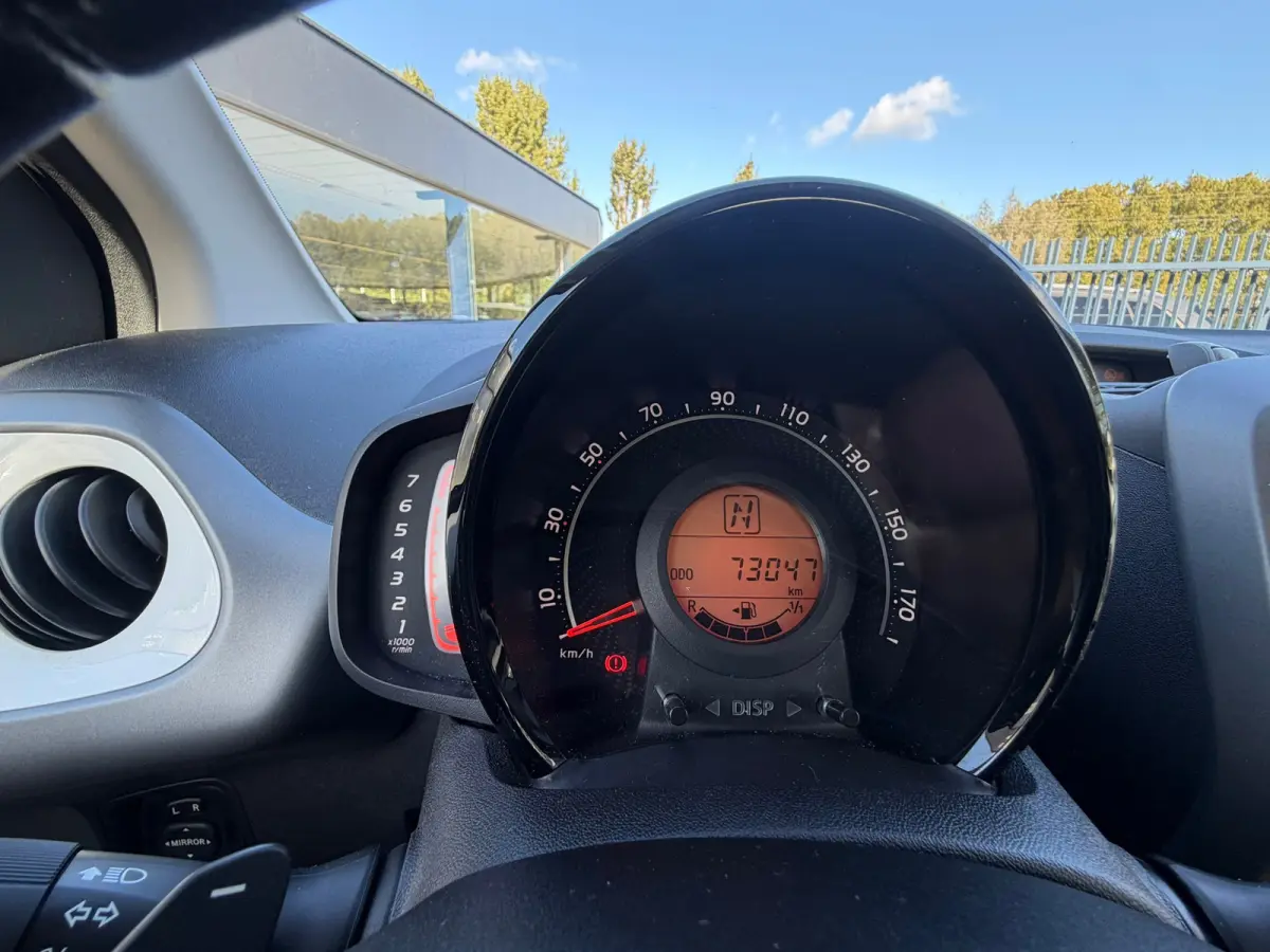 1.0 VVT-i x-play Automaat Camera Carplay