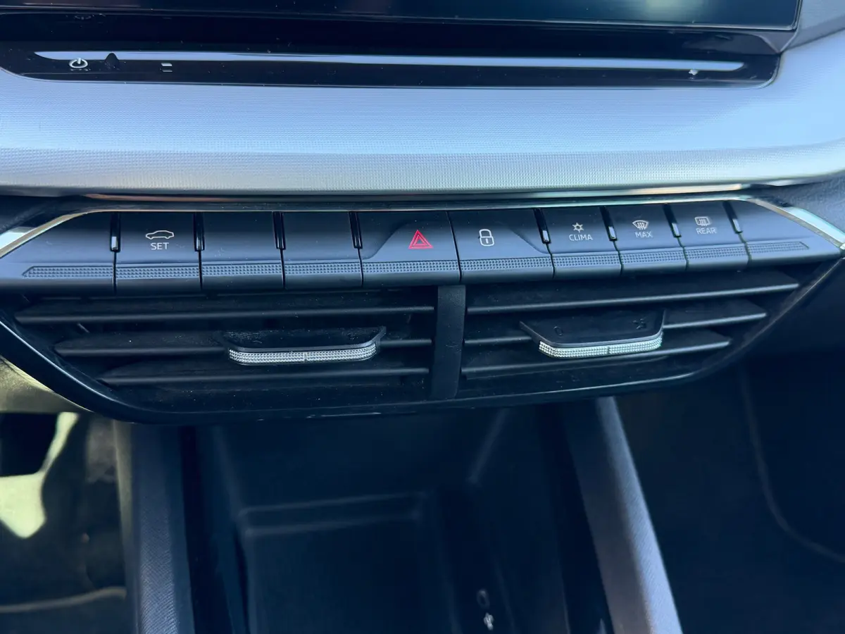 1.0 e-TSI Ambition DIGITAL COCKPIT | APPLE CARPLAY