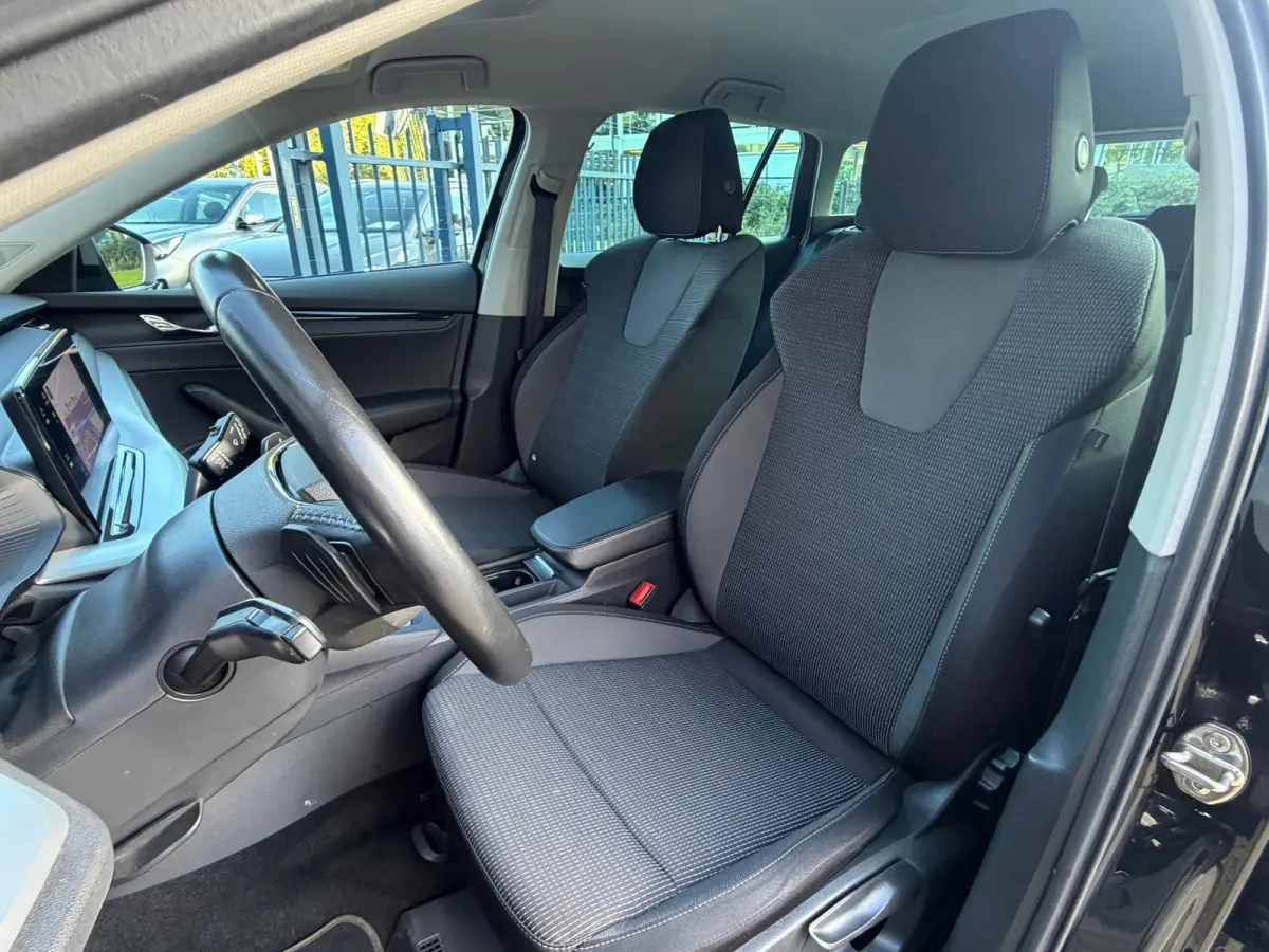 1.0 e-TSI Ambition DIGITAL COCKPIT | APPLE CARPLAY