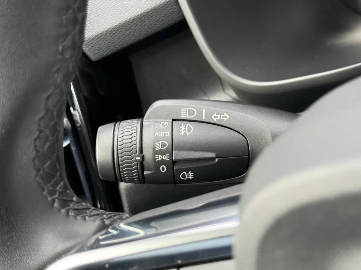 1.5 T4 Plug-in hybrid Plus Dark | CarPlay | Camera | Memory | H/K Audio
