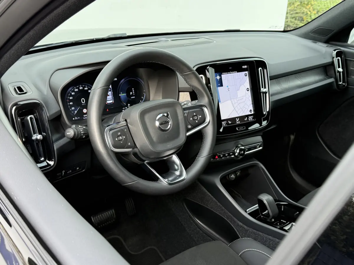 1.5 T4 Plug-in hybrid Plus Dark | CarPlay | Camera | Memory | H/K Audio