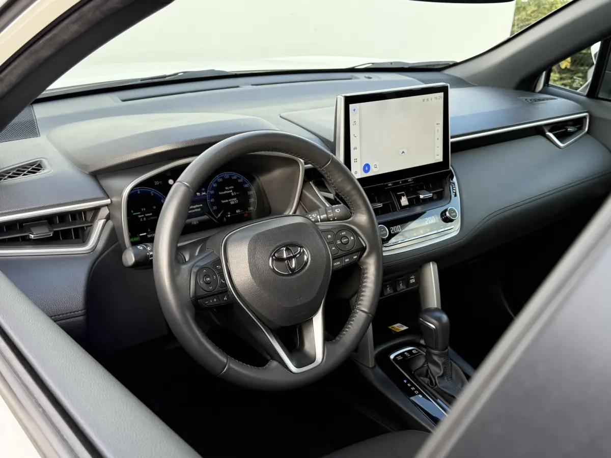 Hybrid 200 Dynamic | ACC | Navi | Camera | Keyless | 18 inch