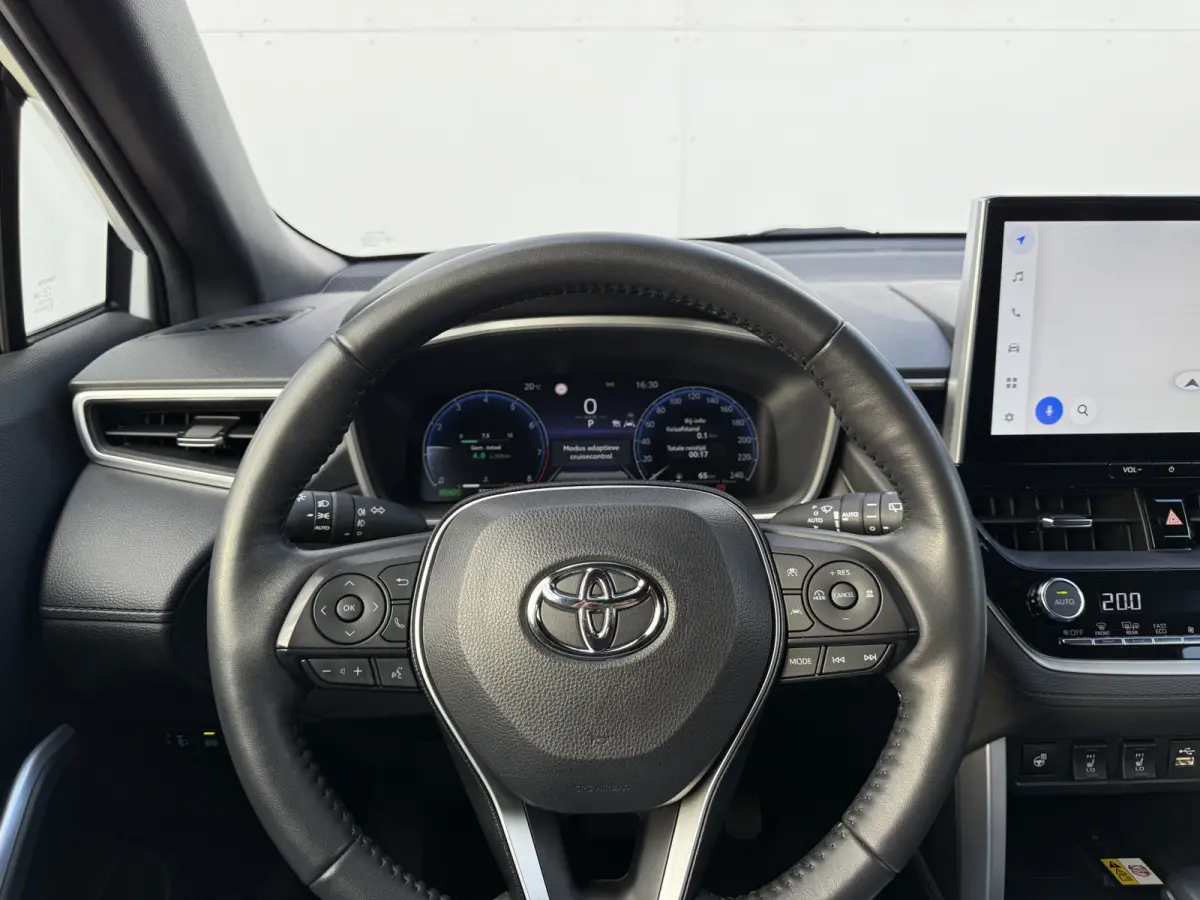 Hybrid 200 Dynamic | ACC | Navi | Camera | Keyless | 18 inch