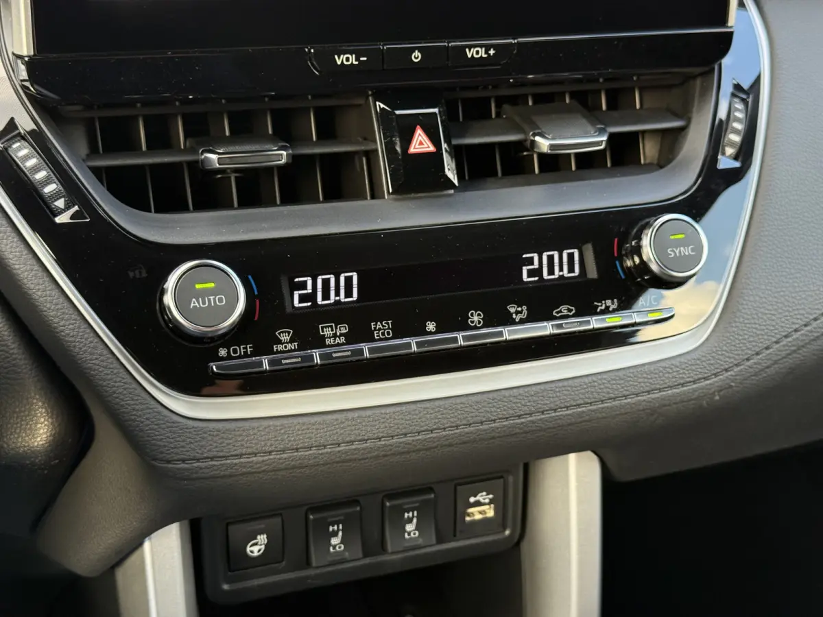 Hybrid 200 Dynamic | ACC | Navi | Camera | Keyless | 18 inch