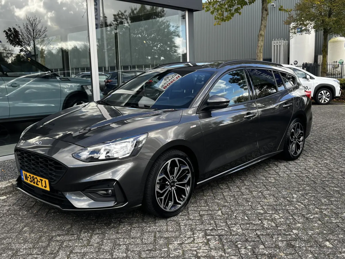 1.0 EcoBoost ST Line X Business 125pk/92kW 6-bak