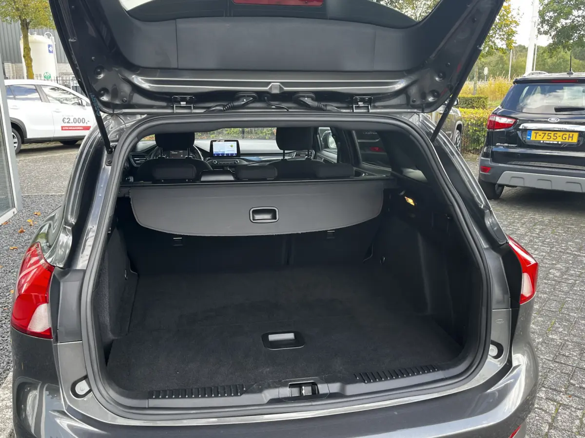 1.0 EcoBoost ST Line X Business 125pk/92kW 6-bak