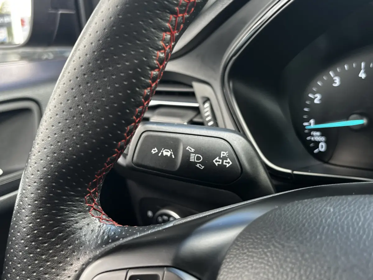 1.0 EcoBoost ST Line X Business 125pk/92kW 6-bak