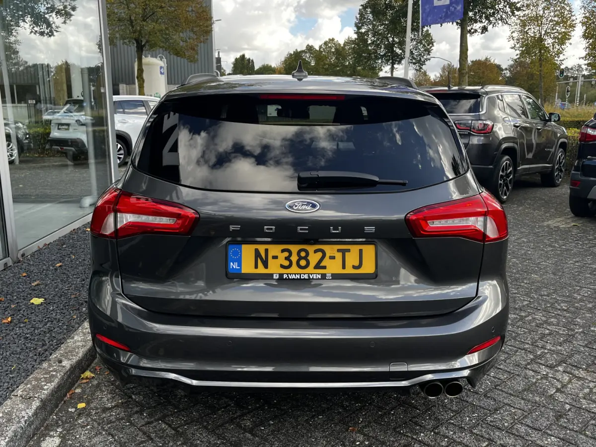 1.0 EcoBoost ST Line X Business 125pk/92kW 6-bak