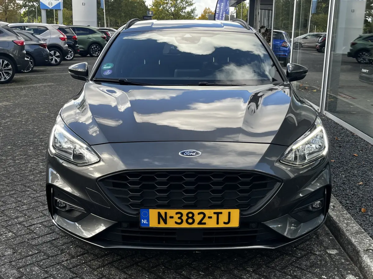 1.0 EcoBoost ST Line X Business 125pk/92kW 6-bak