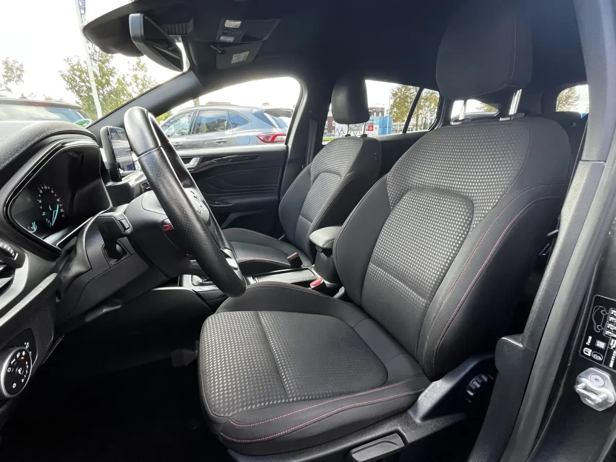 1.0 EcoBoost ST Line X Business 125pk/92kW 6-bak