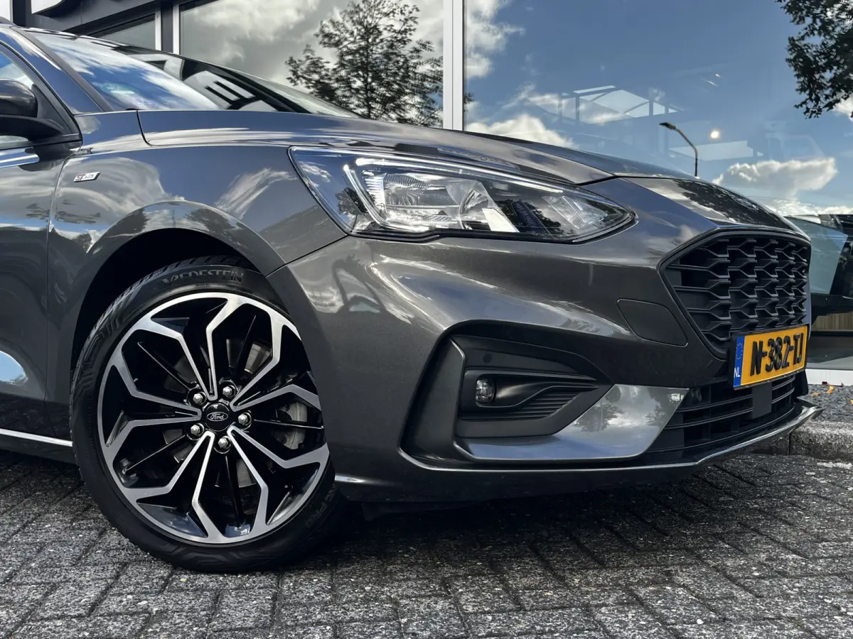 1.0 EcoBoost ST Line X Business 125pk/92kW 6-bak