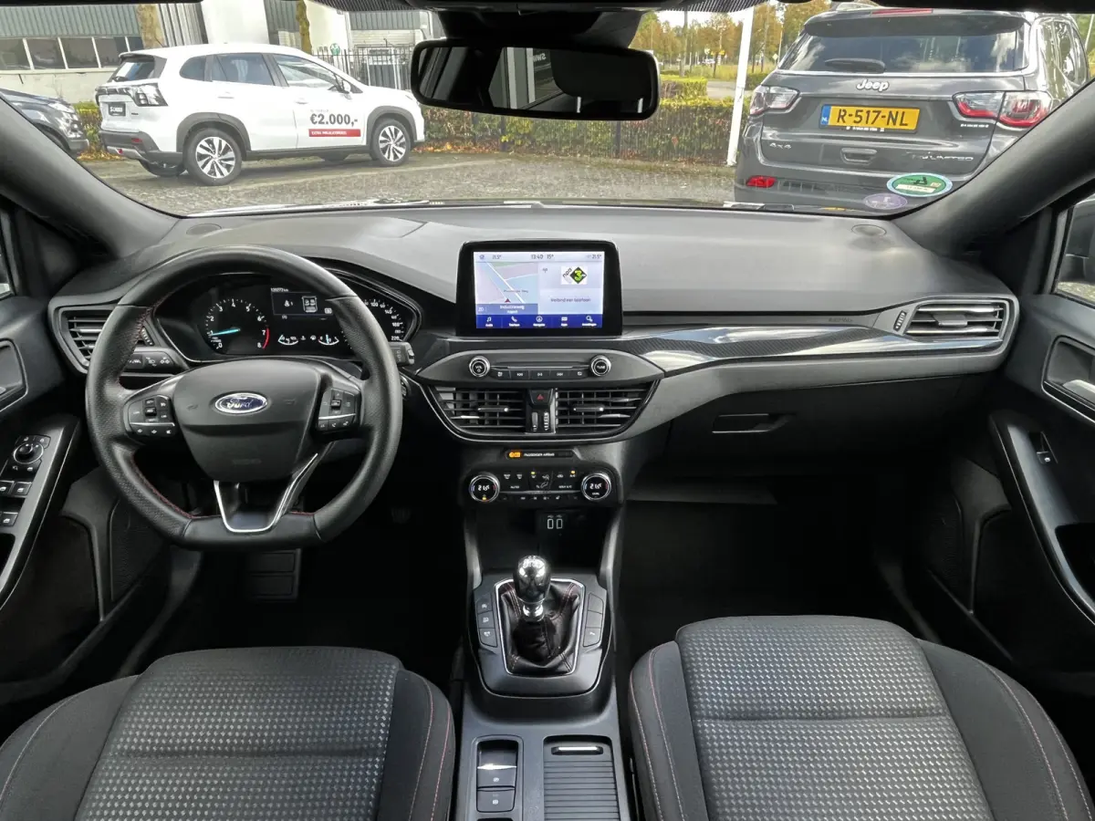 1.0 EcoBoost ST Line X Business 125pk/92kW 6-bak