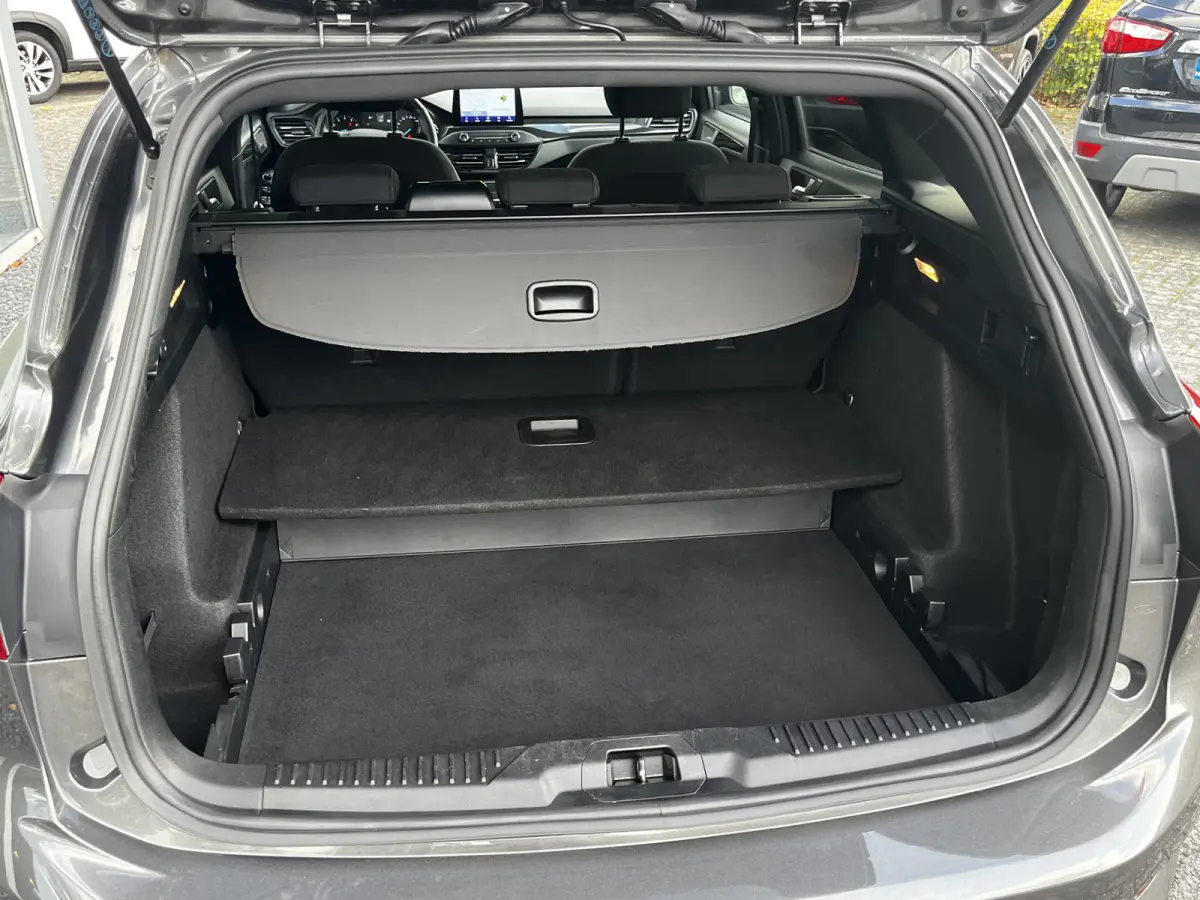 1.0 EcoBoost ST Line X Business 125pk/92kW 6-bak