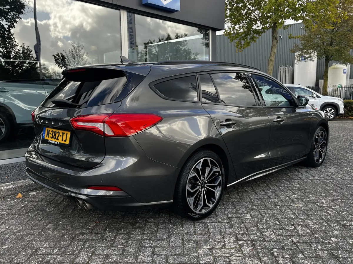 1.0 EcoBoost ST Line X Business 125pk/92kW 6-bak