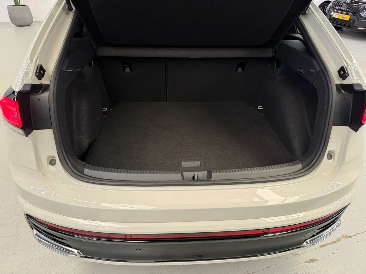 1.0 TSI 2x R-Line Panorama CarPlay Camera