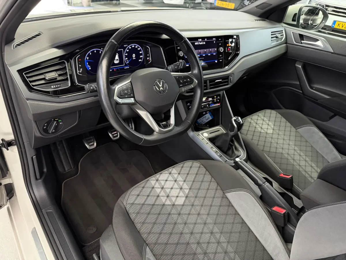 1.0 TSI 2x R-Line Panorama CarPlay Camera
