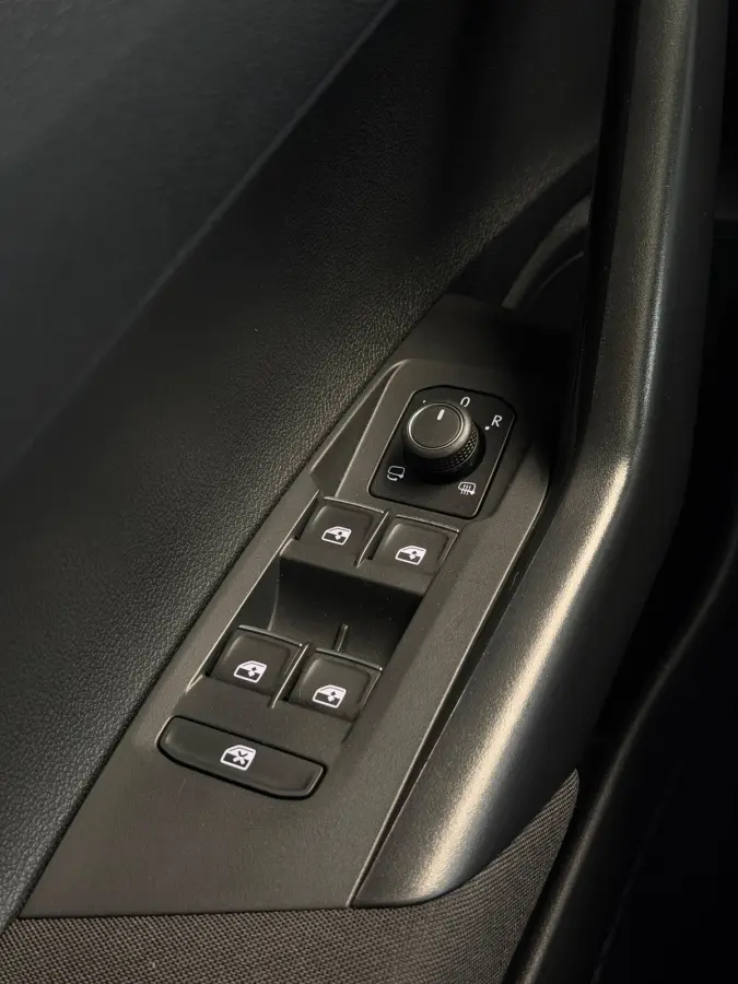 1.0 TSI 2x R-Line Panorama CarPlay Camera