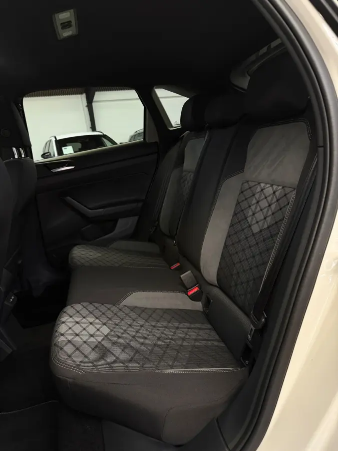 1.0 TSI 2x R-Line Panorama CarPlay Camera