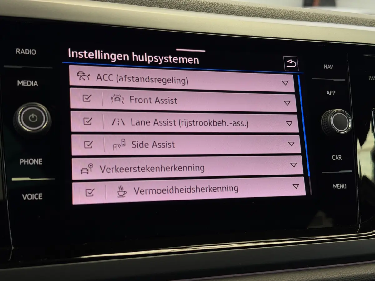1.0 TSI 2x R-Line Panorama CarPlay Camera