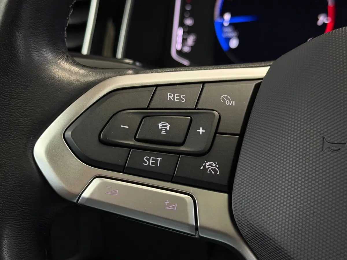 1.0 TSI 2x R-Line Panorama CarPlay Camera
