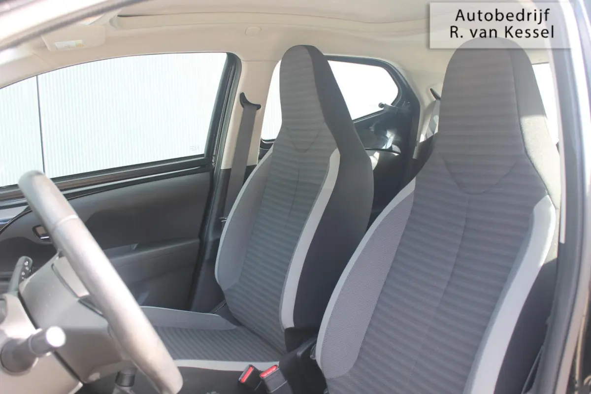 1.0 VVT-i x-play Limited I Cabrio I Carplay I NL-auto