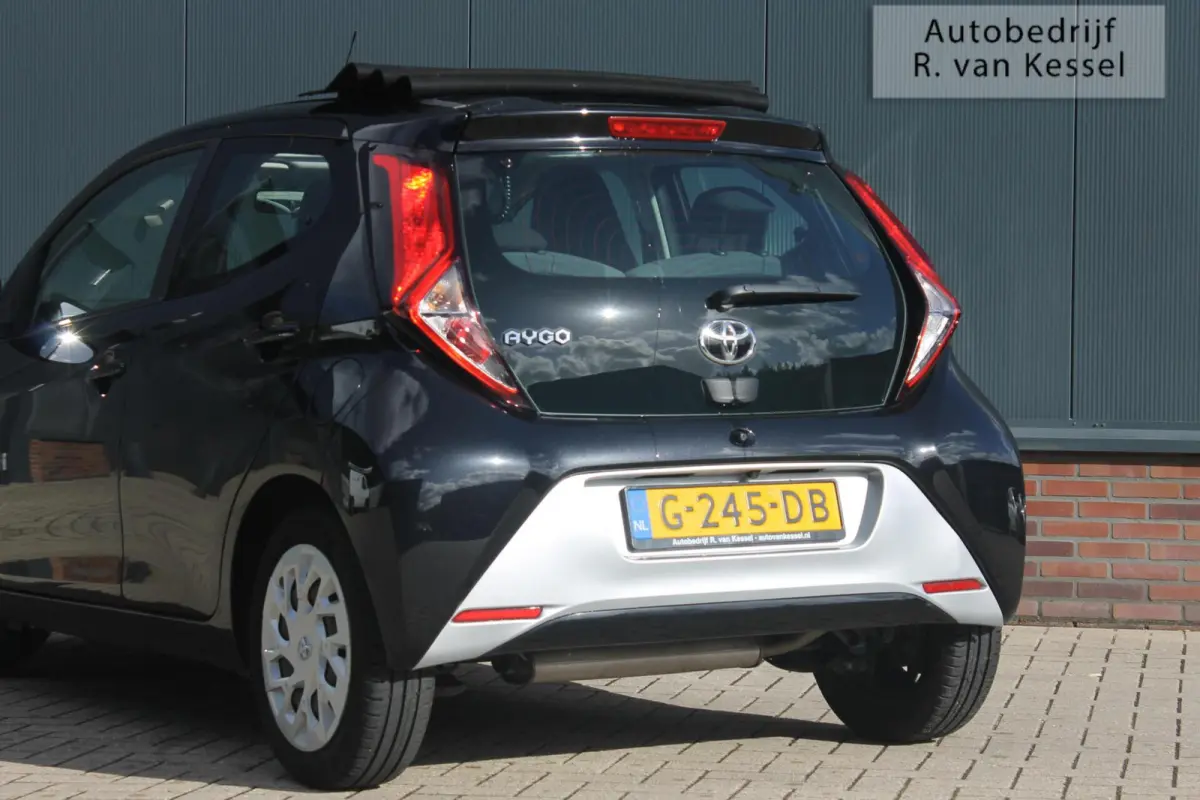 1.0 VVT-i x-play Limited I Cabrio I Carplay I NL-auto
