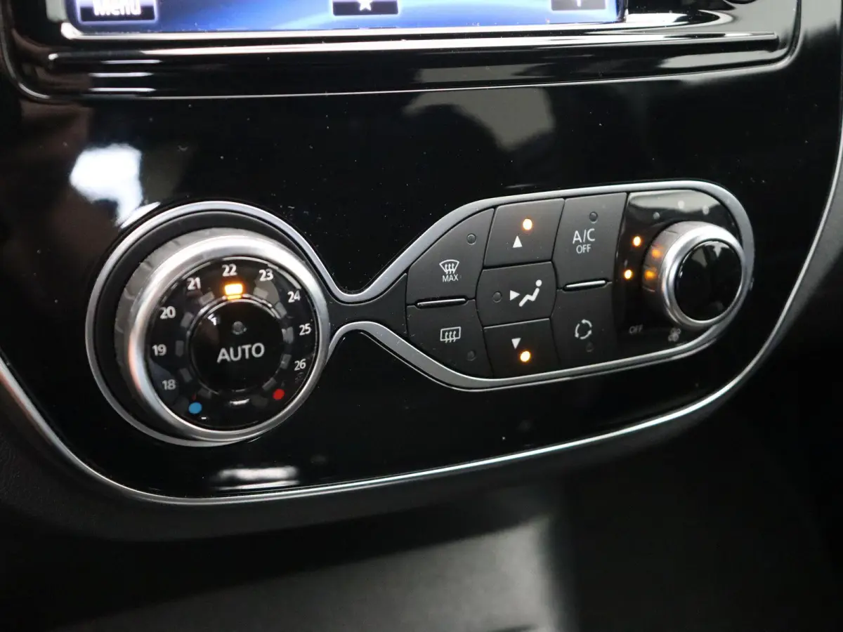 TCe 120pk Intens | Achteruitrijcamera | Climate control | Dodehoeksensor | Cruise control | Navigatie | LED |