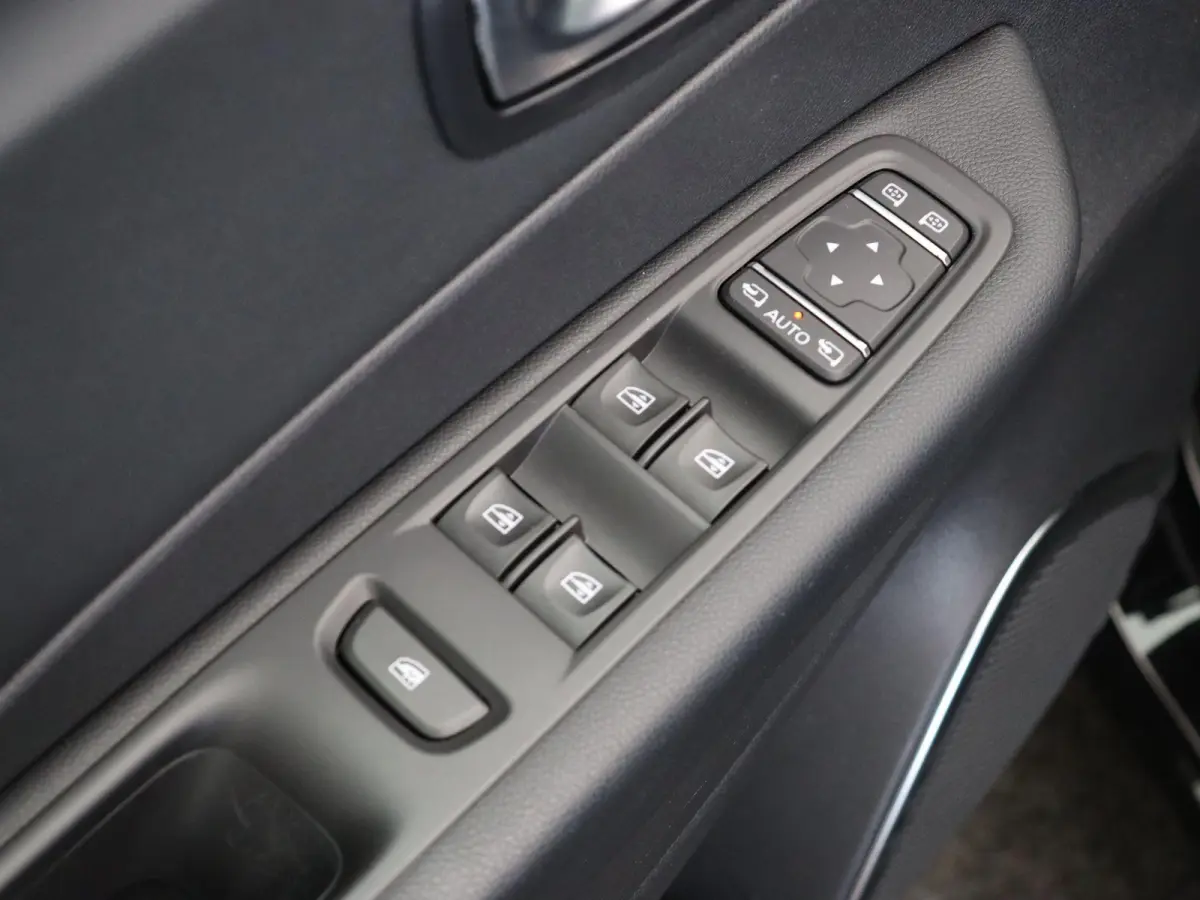 TCe 120pk Intens | Achteruitrijcamera | Climate control | Dodehoeksensor | Cruise control | Navigatie | LED |