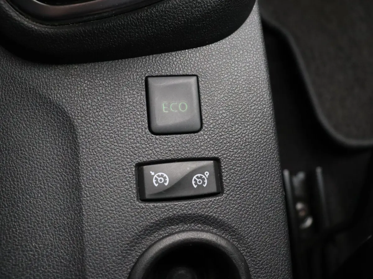 TCe 120pk Intens | Achteruitrijcamera | Climate control | Dodehoeksensor | Cruise control | Navigatie | LED |
