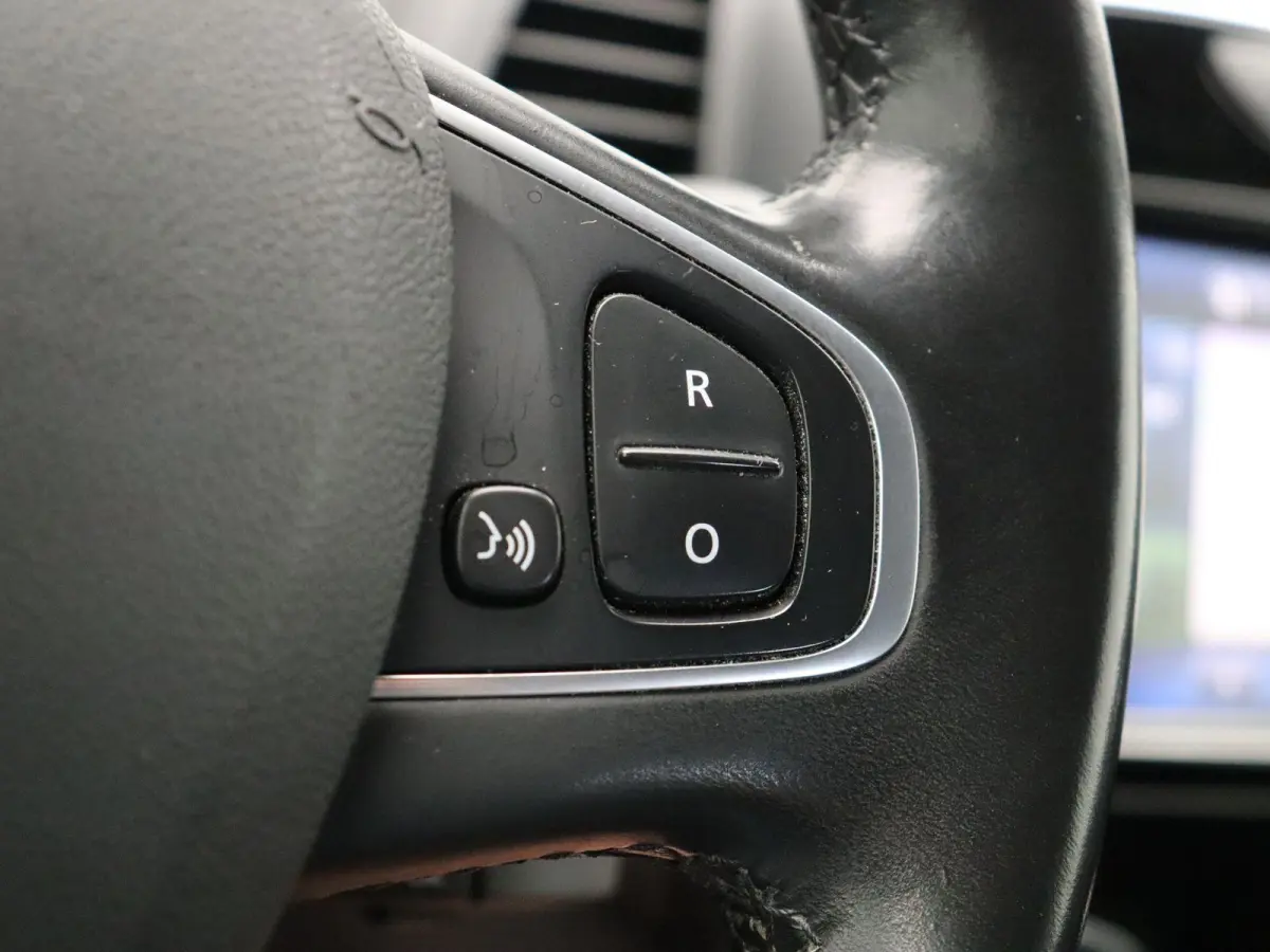TCe 120pk Intens | Achteruitrijcamera | Climate control | Dodehoeksensor | Cruise control | Navigatie | LED |