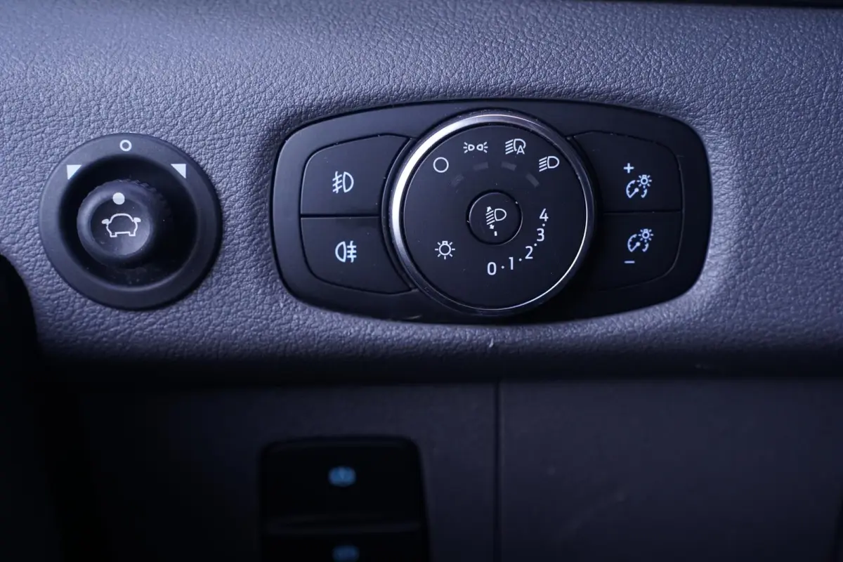 2.0 TDCi 130 pk L4H3 Nwe Model Airco, Camera Apple Carplay, 270 Graden Deuren, Laadruimte Pakket, PDC V+A, 3-Zits