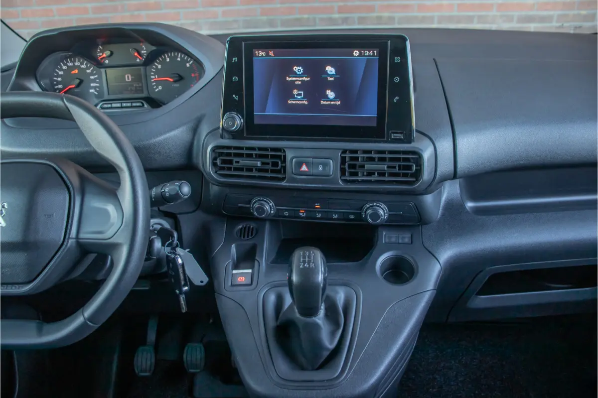 1.5 BlueHDI Premium, 100.000km NAP, 1e eigenaar, PDC, Carplay, Airco, Cruise Control.