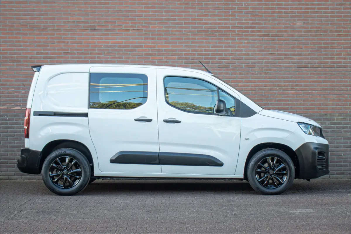 1.5 BlueHDI Premium, 100.000km NAP, 1e eigenaar, PDC, Carplay, Airco, Cruise Control.