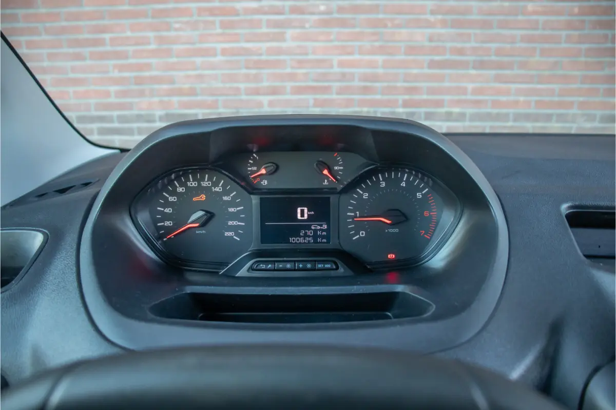 1.5 BlueHDI Premium, 100.000km NAP, 1e eigenaar, PDC, Carplay, Airco, Cruise Control.