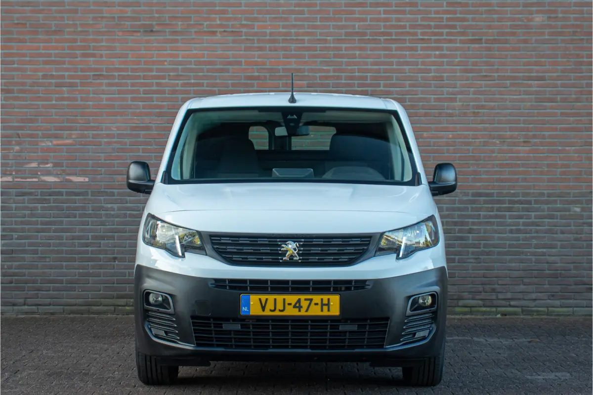 1.5 BlueHDI Premium, 100.000km NAP, 1e eigenaar, PDC, Carplay, Airco, Cruise Control.