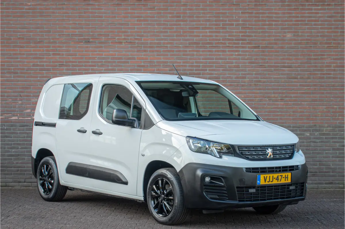 1.5 BlueHDI Premium, 100.000km NAP, 1e eigenaar, PDC, Carplay, Airco, Cruise Control.