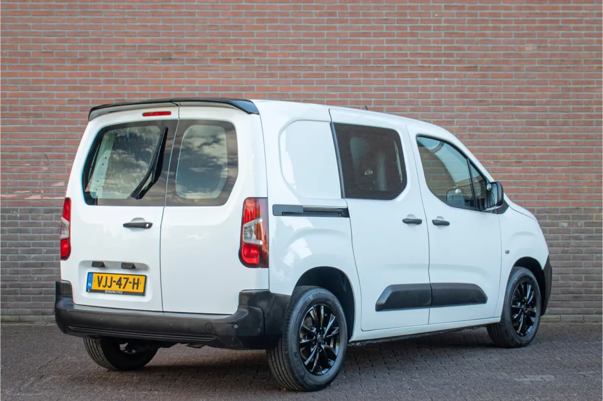 1.5 BlueHDI Premium, 100.000km NAP, 1e eigenaar, PDC, Carplay, Airco, Cruise Control.