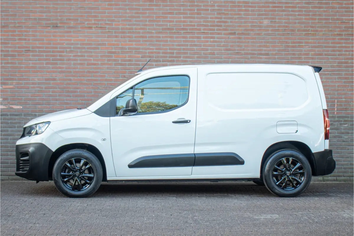 1.5 BlueHDI Premium, 100.000km NAP, 1e eigenaar, PDC, Carplay, Airco, Cruise Control.