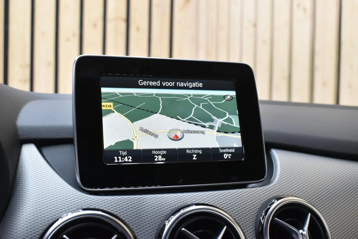 200 Prestige 78dkm Trekhaak LED Leer Cruise Navi Clima PDC Stoelverw. 18"LM + Nwe APK