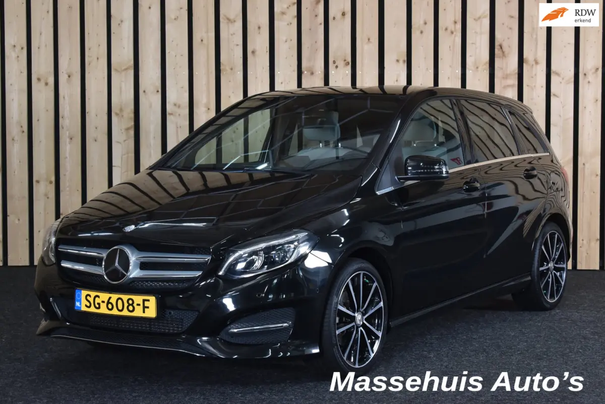 200 Prestige 78dkm Trekhaak LED Leer Cruise Navi Clima PDC Stoelverw. 18"LM + Nwe APK