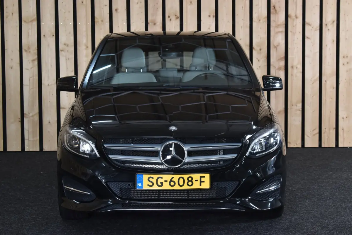200 Prestige 78dkm Trekhaak LED Leer Cruise Navi Clima PDC Stoelverw. 18"LM + Nwe APK