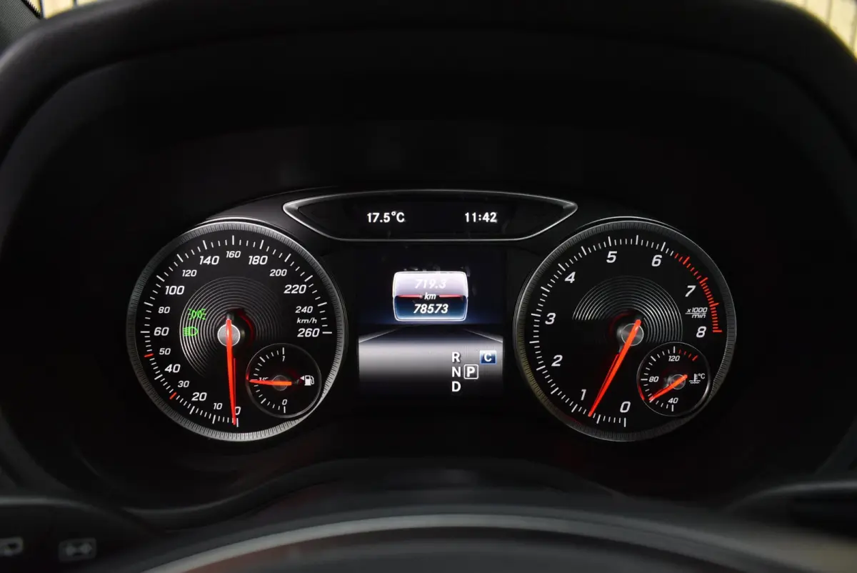 200 Prestige 78dkm Trekhaak LED Leer Cruise Navi Clima PDC Stoelverw. 18"LM + Nwe APK