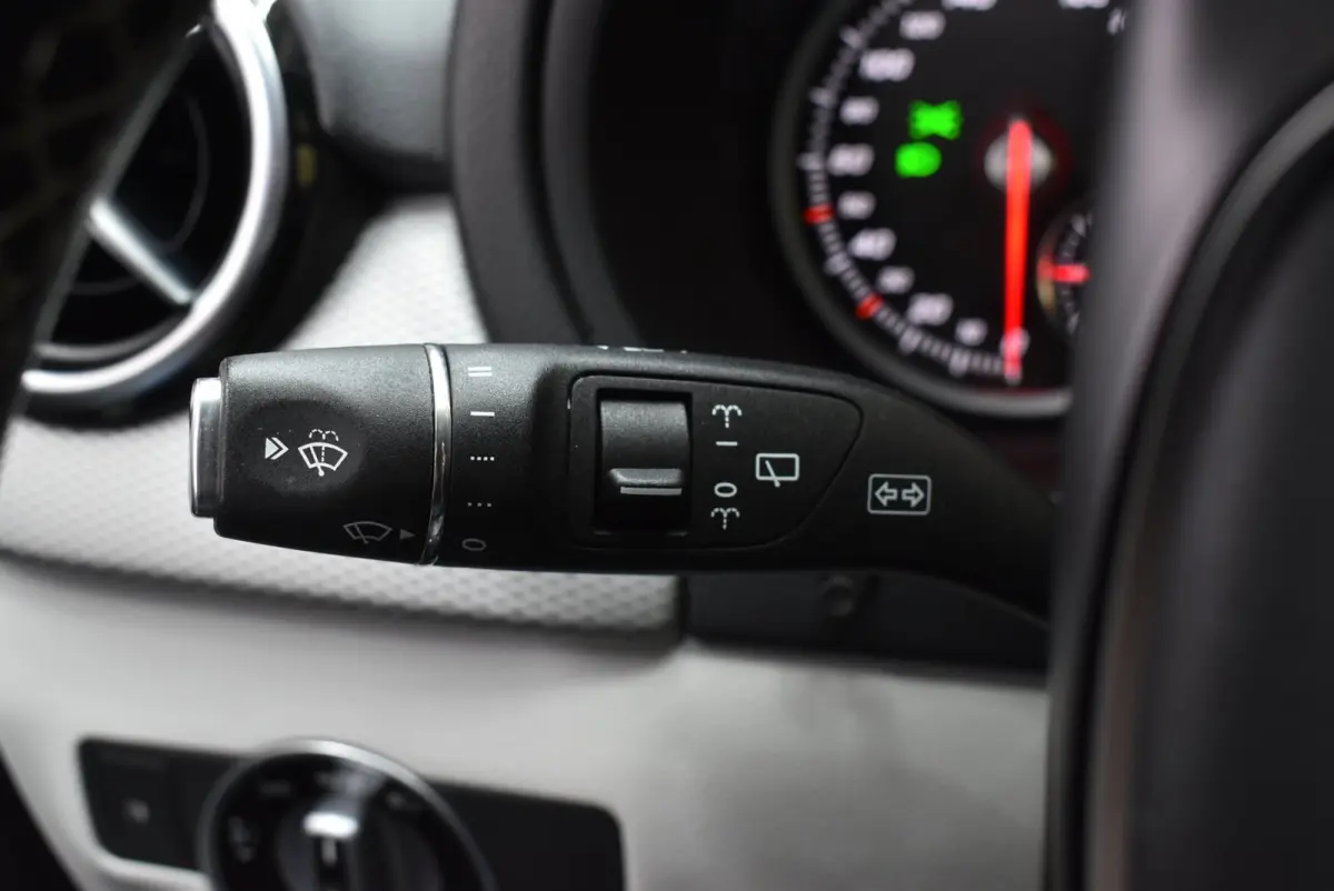 200 Prestige 78dkm Trekhaak LED Leer Cruise Navi Clima PDC Stoelverw. 18"LM + Nwe APK