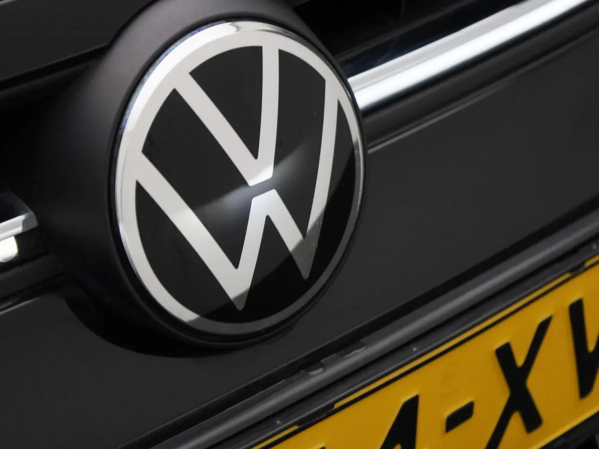 1.0 TSI R-Line 110 PK | R-Line | Automaat | Navigatie | Digital Cockpit Pro | Panoramadak | Camera | Stoelverwarming | Adaptive Cruise Control | Climate Control | Apple Carplay | Android Aut