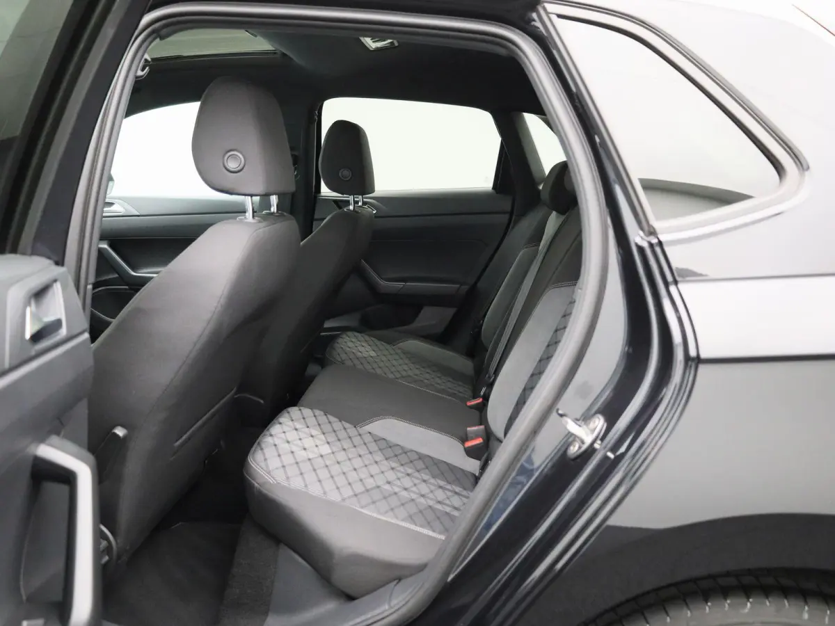 1.0 TSI R-Line 110 PK | R-Line | Automaat | Navigatie | Digital Cockpit Pro | Panoramadak | Camera | Stoelverwarming | Adaptive Cruise Control | Climate Control | Apple Carplay | Android Aut