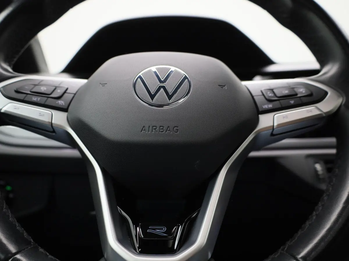 1.0 TSI R-Line 110 PK | R-Line | Automaat | Navigatie | Digital Cockpit Pro | Panoramadak | Camera | Stoelverwarming | Adaptive Cruise Control | Climate Control | Apple Carplay | Android Aut