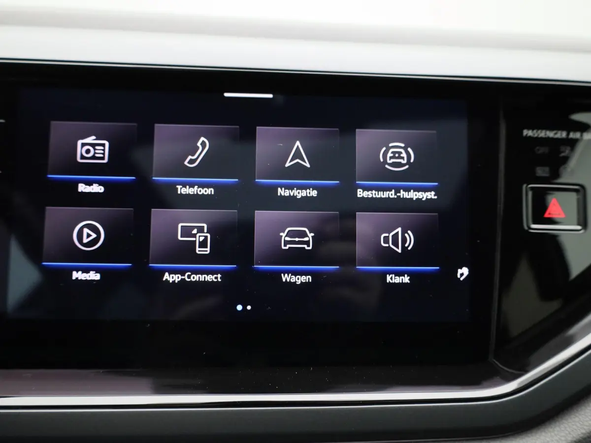 1.0 TSI R-Line 110 PK | R-Line | Automaat | Navigatie | Digital Cockpit Pro | Panoramadak | Camera | Stoelverwarming | Adaptive Cruise Control | Climate Control | Apple Carplay | Android Aut