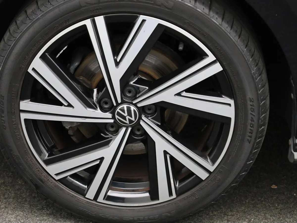 1.0 TSI R-Line 110 PK | R-Line | Automaat | Navigatie | Digital Cockpit Pro | Panoramadak | Camera | Stoelverwarming | Adaptive Cruise Control | Climate Control | Apple Carplay | Android Aut